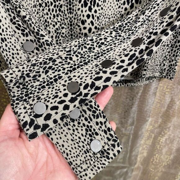 Red By BKE Long Sleeve Snake Print Metal Button Sleeve Blouse Small - Picture 4 of 6